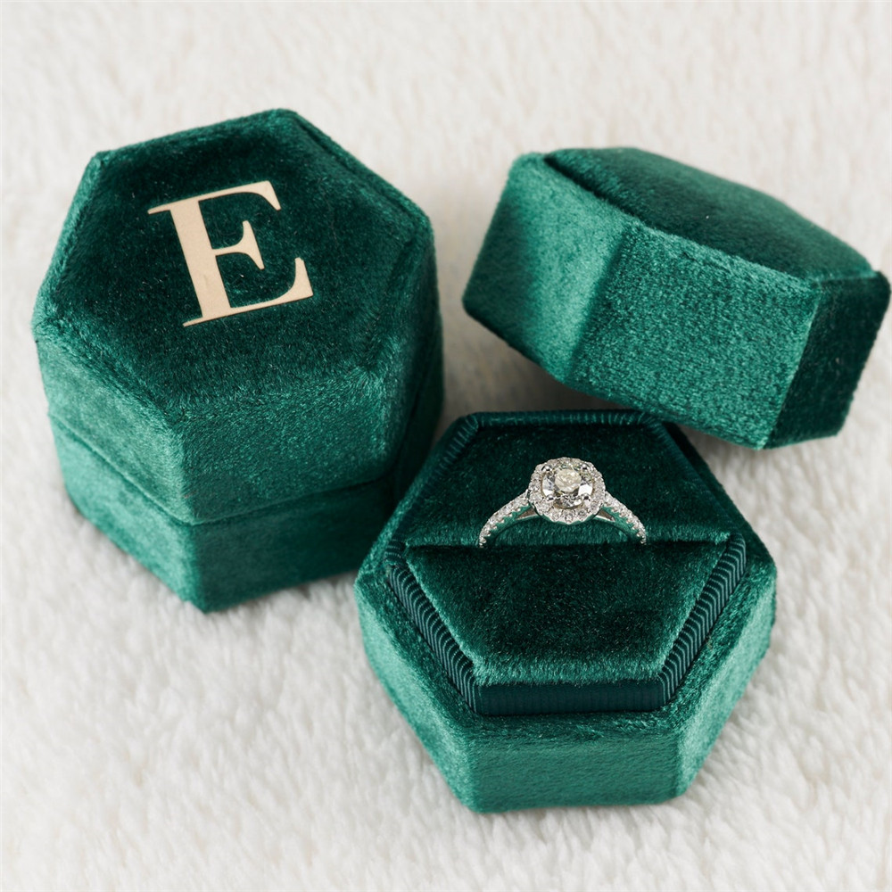 Green Hexagon Velvet Ring Box  - Monogram Custom Case のレビューと価格