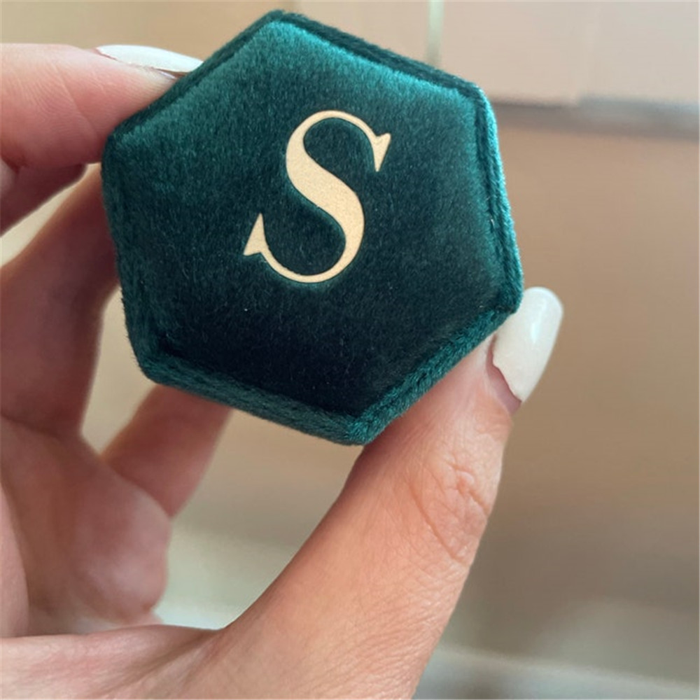 Green Hexagon Velvet Ring Box  - Monogram Custom Case のレビューと価格
