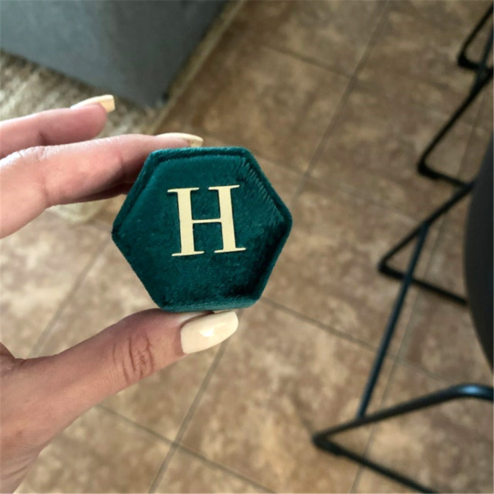 Green Hexagon Velvet Ring Box  - Monogram Custom Case のレビューと価格