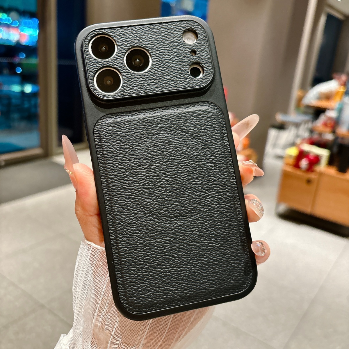 Luxury Matte Leather Large Win - Rugged Armor Case のレビューと価格
