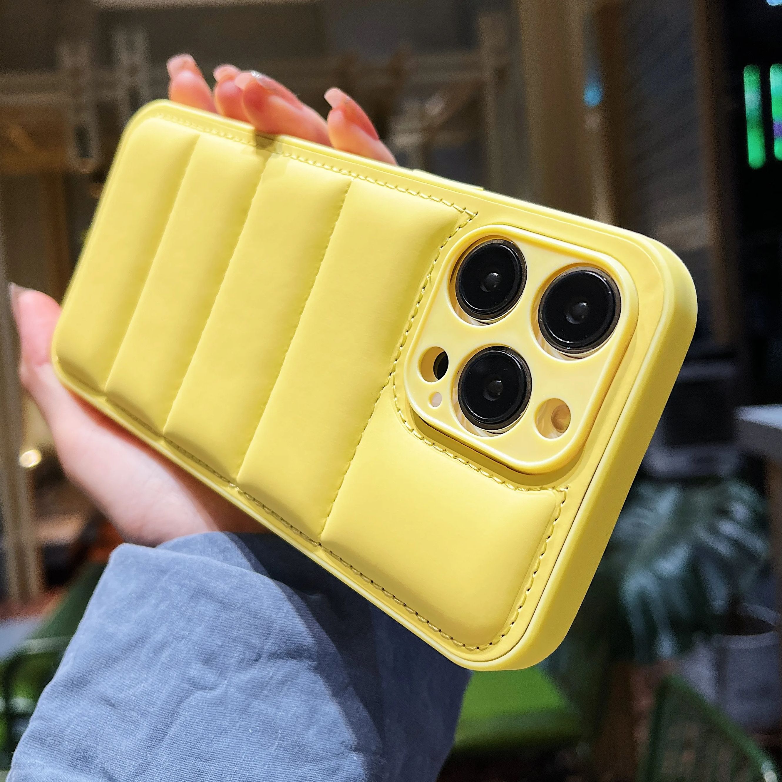 Solid Color Down Jacket Patter - Phone Cases That Cover The Camera のレビューと価格
